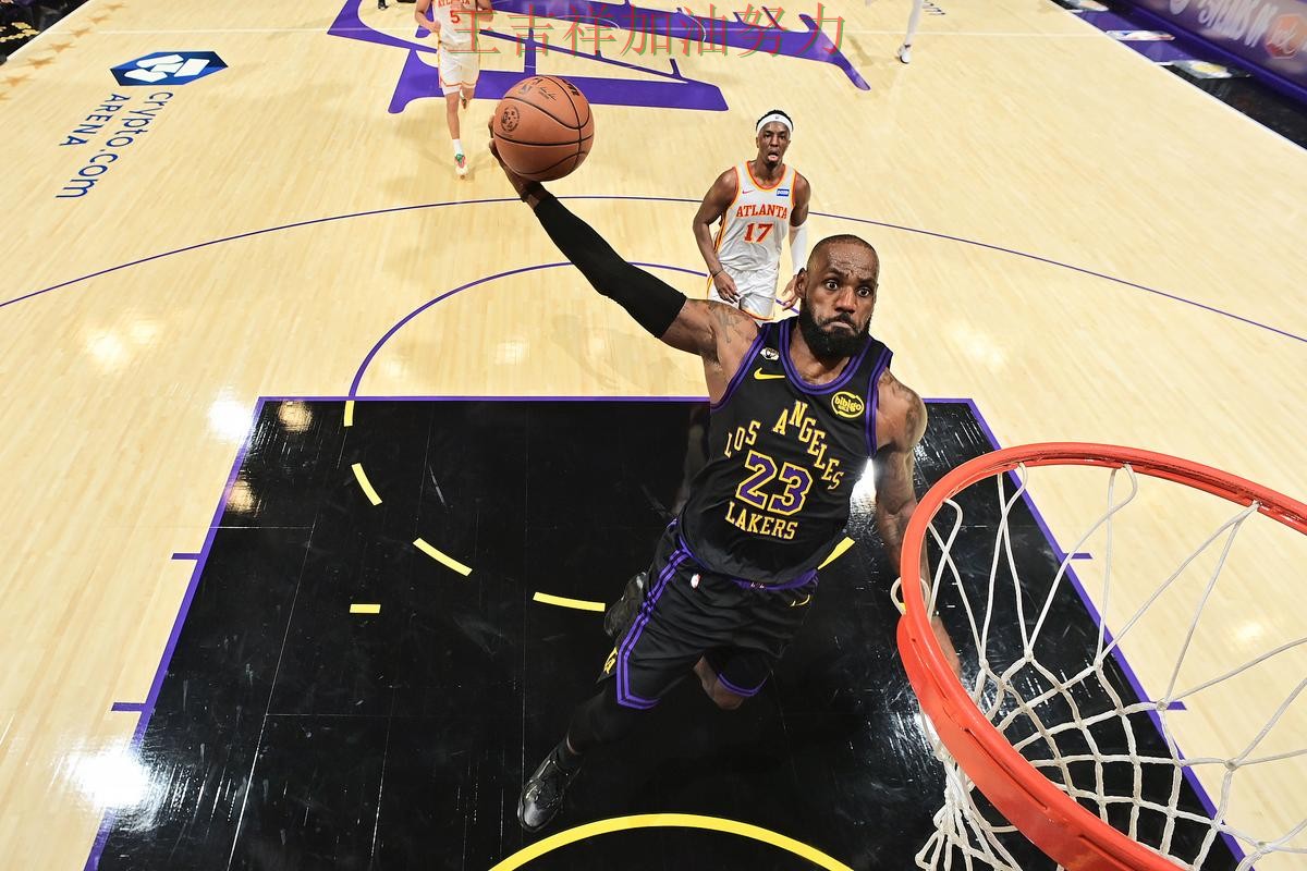 詹姆斯高效输出展现核心价值 比赛走势引发热议 詹姆斯高效输出展现核心价值 比赛走势引发热议